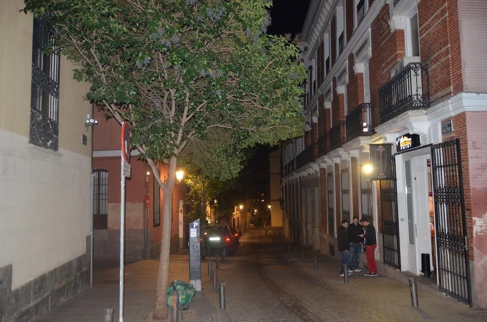 Hostels Meetingpoint Madrid Eksteriør billede